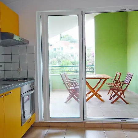 Kala Mendula Lägenhet Sutivan